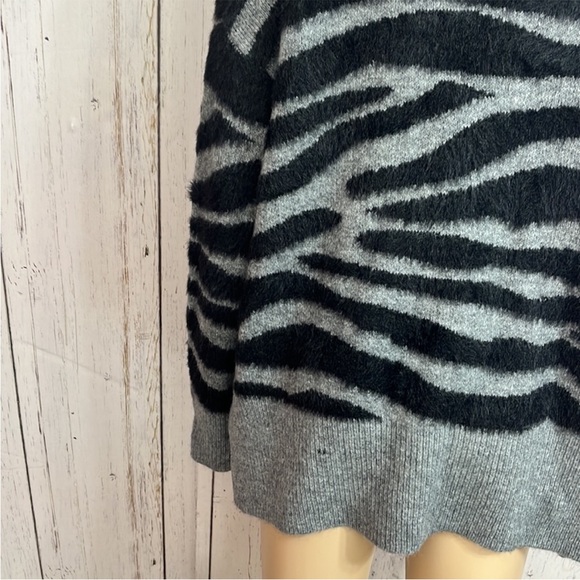 TS Twine and String Gray Animal Print Fuzzy Sweater Size Medium - Picture 11 of 12